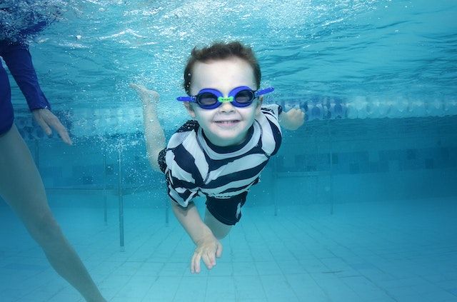 3 Manfaat Berenang untuk Anak, Sehat Fisik dan Mental!